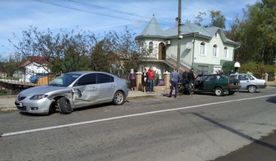 Стало погано за кермом: на Буковині зіткнулося чотири автомобілі