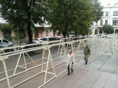 У Чернівцях готуються до встановлення рекорду з плетіння маскувальної  сітки - фото