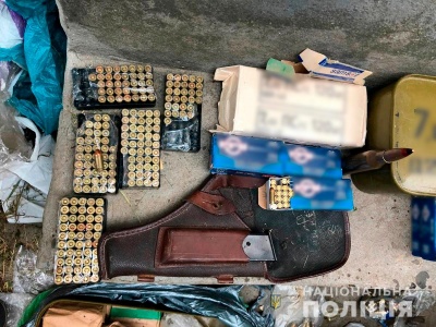 Вилучили два гранатомети: на Буковині затримали злочинну групу, яка продавала важкі наркотики і зброю