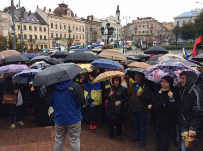 У Чернівцях триває акція протесту через "формулу Штайнмаєра"