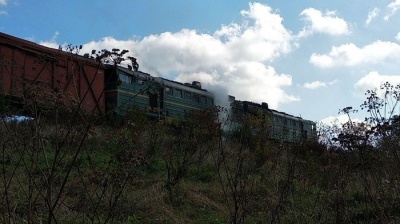 На Буковині загорівся вантажний локомотив – фото