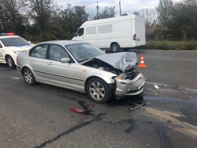 Потрійна ДТП на в’їзді в Чернівці: постраждала одна людина – фото