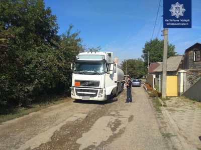 На Буковині оштрафували більше 400 водіїв, які перевозили великогабаритні вантажі без дозволів