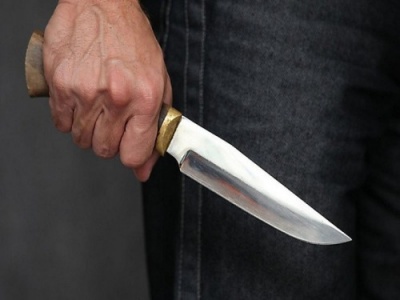 У Чернівцях пенсіонер під час сварки вбив чоловіка кухонним ножем, ще одного - поранив