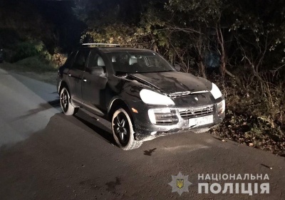 На Буковині Porsche Cayenne збив молоду жінку