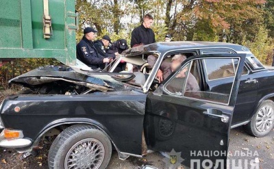 ДТП на трасі Житомир-Чернівці: «Волга» врізалась у вантажівку, двоє постраждалих