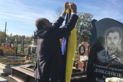 Глум над пам’яттю бійців: жителі Банилова розповіли свою версію інциденту зі зрізаними прапорами