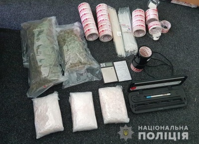 На Буковині перекрили канал поставки наркотиків: у чоловіка вилучили речовин на 7 мільйонів