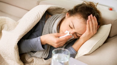 Хворим на грип не можна їсти часник і цибулю – лікарі