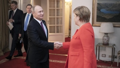 Меркель та Путін обговорили питання транзиту газу Україною