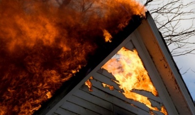Не загасив свічку: на Буковині у власному будинку згорів чоловік