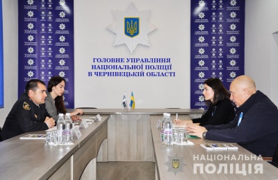 Поліція Буковини та представники ОБСЄ обговорювали питання протидії торгівлі людьми та незаконної міграції 