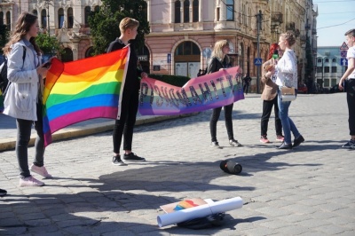 У Чернівцях депутати  підтримали петицію про заборону  ЛГБТ-прайдів