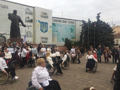 У Чернівцях відбувся флешмоб людей з інвалідністю