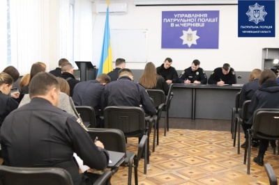 Чернівецькі патрульні та рятувальники долучились до написання диктанту національної єдності