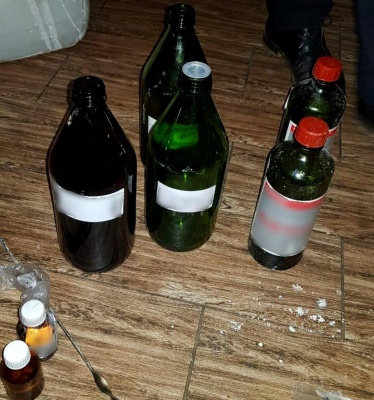 Продавали амфетамін: на Буковині затримали наркоторговців