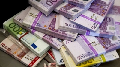 Митники вилучили у чернівчанина валюту на понад 400 тисяч гривень