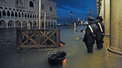 Масштабний потоп у Венеції: місто йде під воду - фото