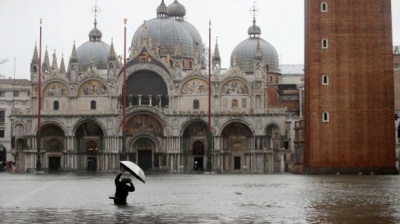 Масштабний потоп у Венеції: місто йде під воду - фото