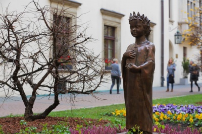 У Кракові встановили пам’ятник Анні Ярославні - фото