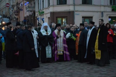 День Гідності та Свободи: як у Чернівцях вшанували загиблих Героїв - фото