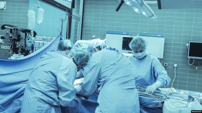 Вперше в Україні в районній лікарні провели пересадку органів: чоловік поділився ниркою з дружиною 