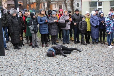 Варили суп з кори та молилися: у Чернівцях вшанували пам’ять жертв Голодомору - фото