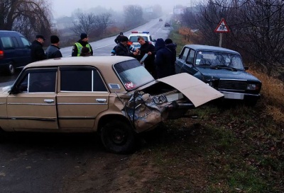 ДТП поблизу Чернівців: зіткнулися три авто - фото