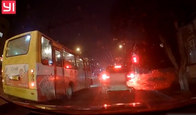 У Чернівцях оштрафували водія маршрутки, який проїхав на «червоне»