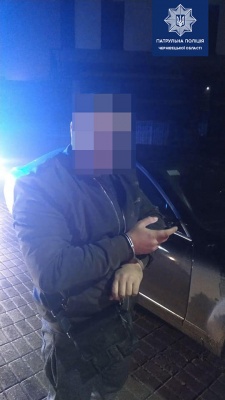 У Чернівцях п’яний водій, втікаючи від поліції, викинув ключі від авто