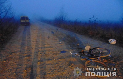 На Буковині п’яний замерзав на дорозі, коли на нього наїхало авто