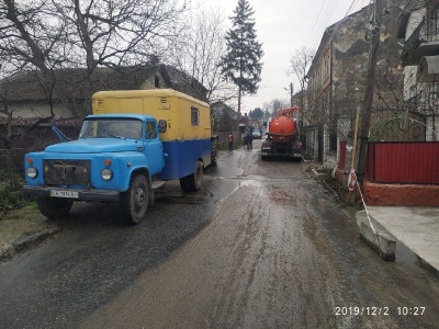 У Чернівцях через витік води перекрили рух на вулиці Запорізькій