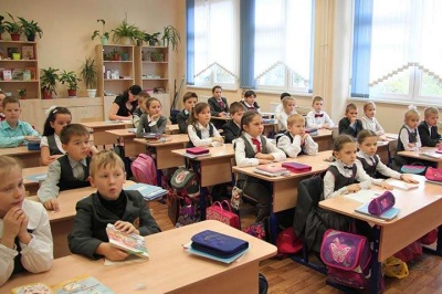 Уряд хоче прив’язати зарплати вчителів до кількості учнів