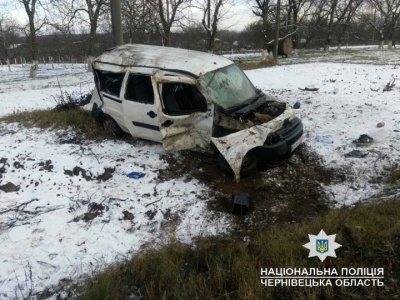 На Буковині авто зіткнулося з поїздом: водій помер на місці - фото