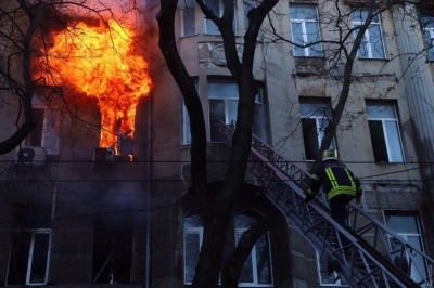 В Одесі горить коледж: люди вистрибують з вікон, одна викладачка загинула