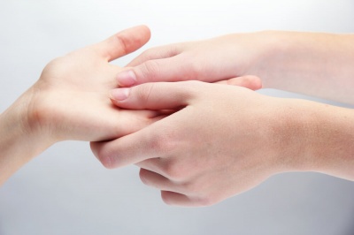 Що руки можуть розповісти про здоров’я: 7 важливих ознак