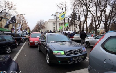 Рада підтримала відтермінування штрафів за «євробляхи»