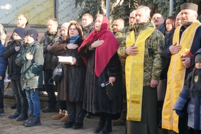 У центрі Чернівців до Дня ЗСУ відкрили Дзвін пам’яті – фото