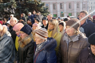 У центрі Чернівців до Дня ЗСУ відкрили Дзвін пам’яті – фото