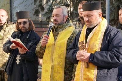 У центрі Чернівців до Дня ЗСУ відкрили Дзвін пам’яті – фото