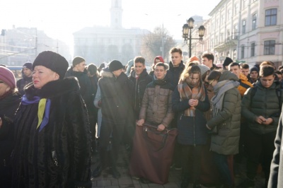 У центрі Чернівців до Дня ЗСУ відкрили Дзвін пам’яті – фото