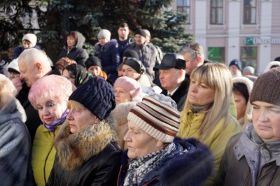 У центрі Чернівців до Дня ЗСУ відкрили Дзвін пам’яті – фото