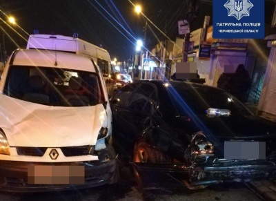 Потрійна ДТП в Чернівцях: п’яний водій Renault наробив лиха на Калинці