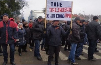 Працівники спиртзаводу перекрили трасу "Житомир-Чернівці"