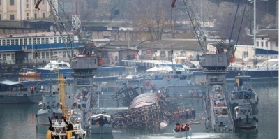 ЗМІ: В анексованому Криму затонув плавучий док із підводним човном