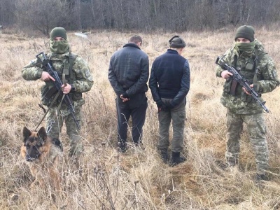 Без документів, але з контрабандою: на Буковині затримали п'ятьох порушників кордону