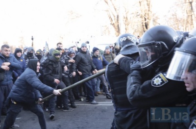 У Києві біля Ради "Нацкорпус" побився з поліцією