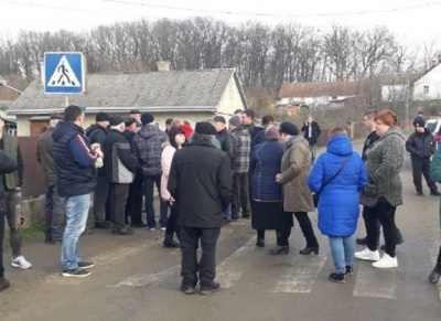 Жителі Чорнівки пропустять сміттєвози: про що домовились пікетувальники з Проданом