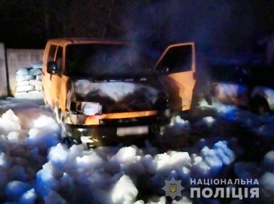 У Годилові вдосвіта раптово загорілись три авто: підозрюють підпал