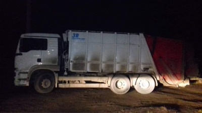 У Чернівцях затримали водія вантажівки, який влаштував сміттєзвалище на околицях міста